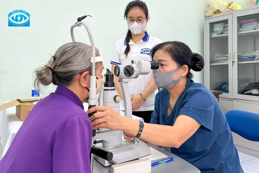 Mắt Việt - Nga Hạ Long và hành trình khám mắt nhân đạo cho người cao tuổi