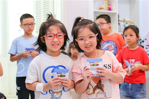 Vì sao nên đưa trẻ đi khám mắt trước khi vào lớp 1?