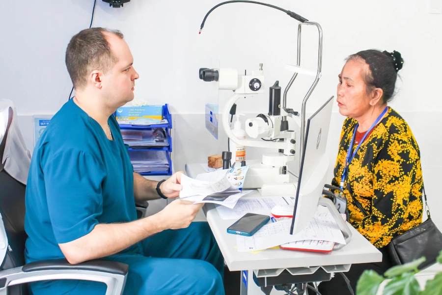 Cảnh báo: Đục thủy tinh thể ngày càng trẻ hóa