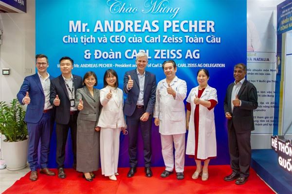 Chủ tịch kiêm CEO toàn cầu Tập đoàn Carl Zeiss lần đầu có chuyến công du đến thăm Mắt Việt - Nga