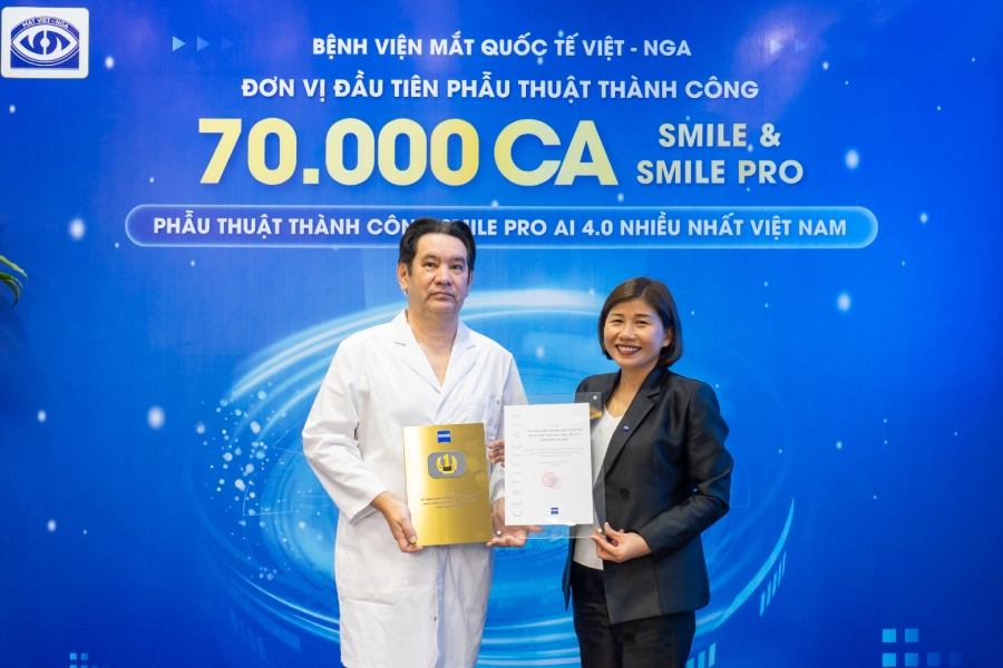 Mắt Việt - Nga đạt mốc 70.000 ca xóa cận công nghệ cao