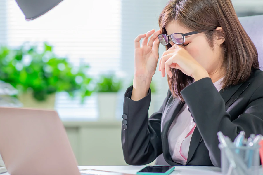 Bị lão thị có cần đeo kính thường xuyên?