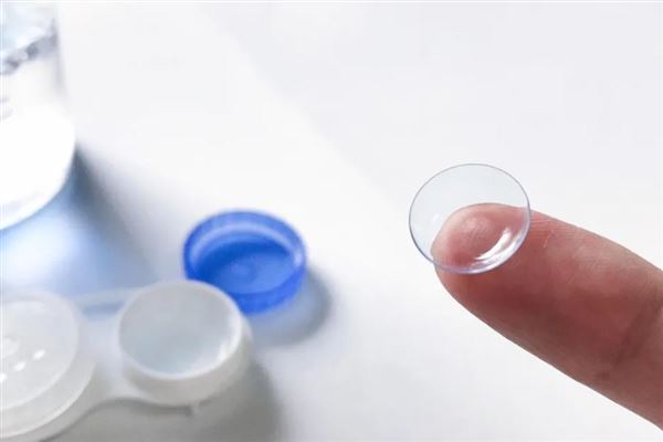 Kiểm soát độ cận bằng kính áp tròng cứng: Đối tượng nào phù hợp nhất?