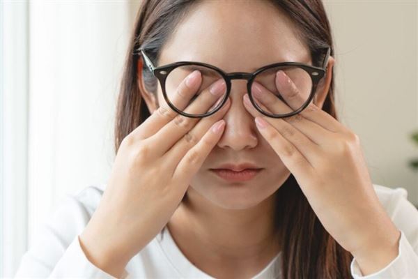 Những thói quen có hại cho mắt