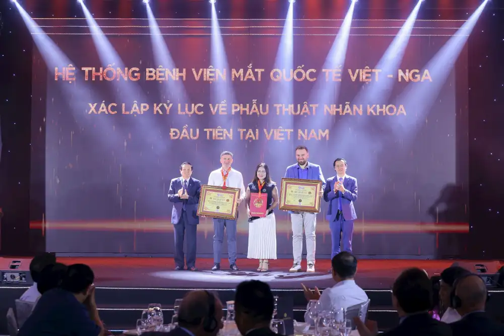 Hệ thống Bệnh viện Mắt Quốc tế Việt – Nga xác lập Kỷ lục về phẫu thuật nhãn khoa đầu tiên tại Việt Nam